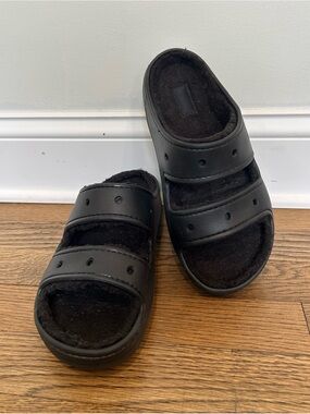 Crocs Classic Cozzzy Sandal Black Fuzz Lined Slides Two Strap Slip On M6 W8 Cozy